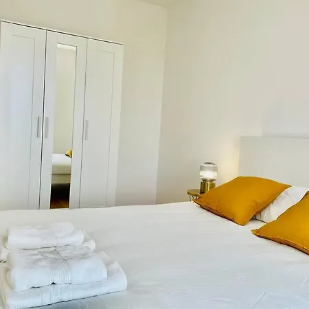 Large 1 Bedroom In Center-terrace & Parking 142-100